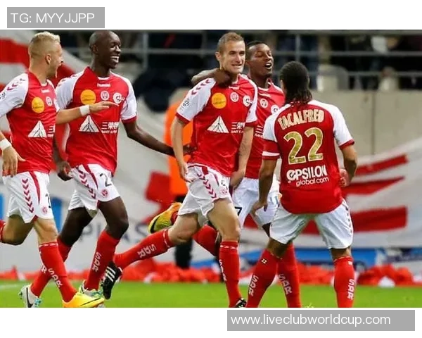 兰斯与布雷斯特对决分析球队状态与战术布局探讨