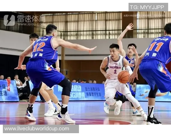 山东对阵新疆的精彩较量回顾及赛后分析